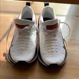 Nike White and Black Athletic Shoes with Streamlined Silhouette